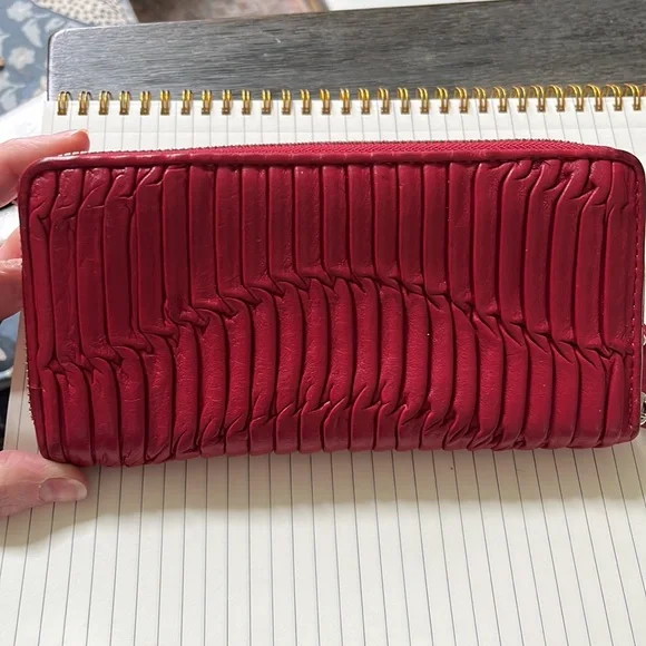 Red Coach zipper wallet - Picture 3 of 4